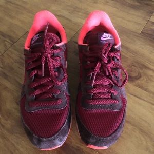 NIKE INTERNATIONALIST